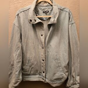 Vintage-Inspired Oversized Light Wash Denim Jacket | Slouchy 90s Fit
